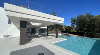 Villa Independiente en Sierra Blanca – Málaga – GCROR4194535