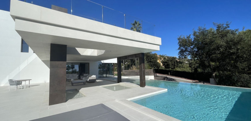 Villa Independiente en Sierra Blanca – Málaga – GCROR4194535